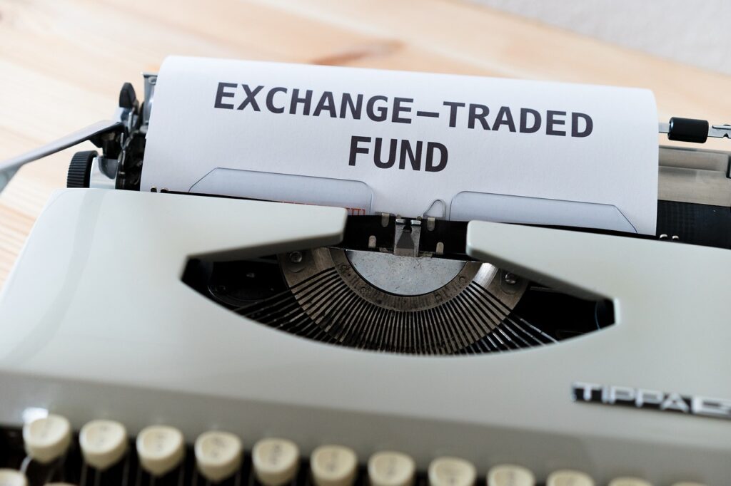 ETFを利用した分散投資の戦略はどのように構築するべきか？