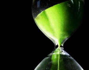 積立NISAをやめるべきタイミングはいつがベスト？