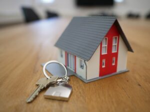 住宅ローンの繰上げ返済と投資、どっちを選ぶべき？