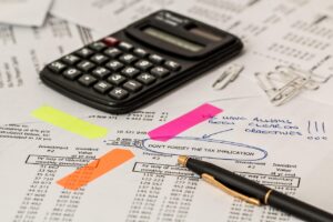 投資におけるリスクと税金を考慮した最適な戦略は？